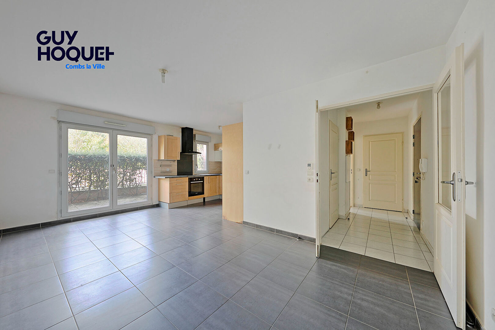 À vendre : Appartement 2 pièces à COMBS LA VILLE avec terrasse et box