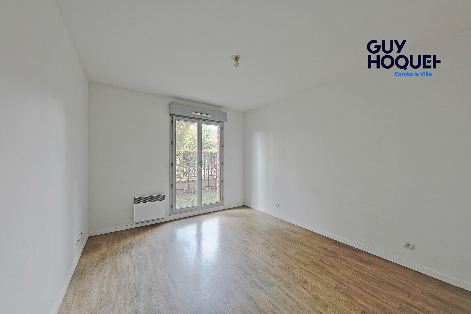 À vendre : Appartement 2 pièces à COMBS LA VILLE avec terrasse et box