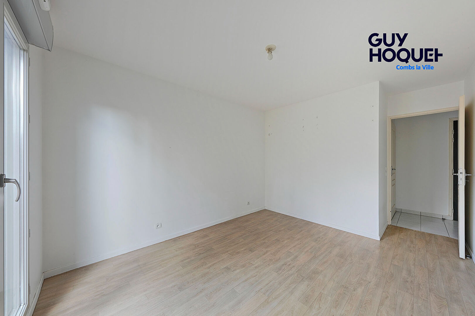 À vendre : Appartement 2 pièces à COMBS LA VILLE avec terrasse et box