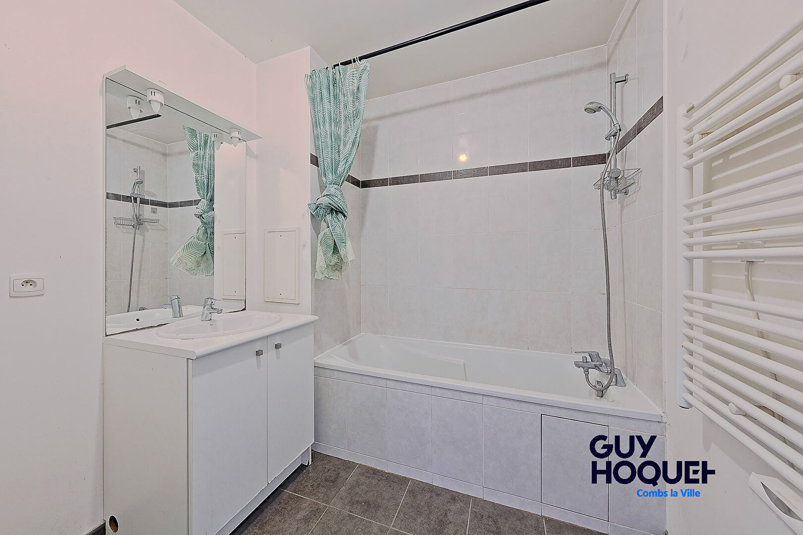 À vendre : Appartement 2 pièces à COMBS LA VILLE avec terrasse et box