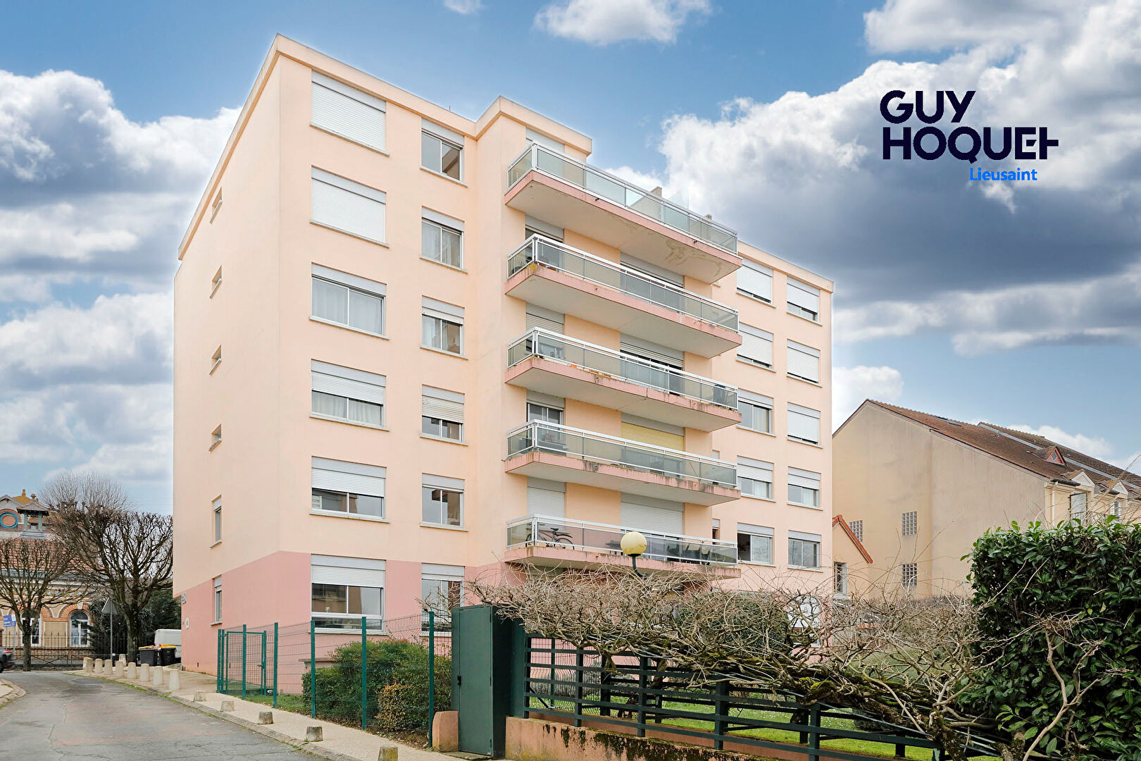 2 pièces - Terrasse - Parking - Cave - Ascenseur