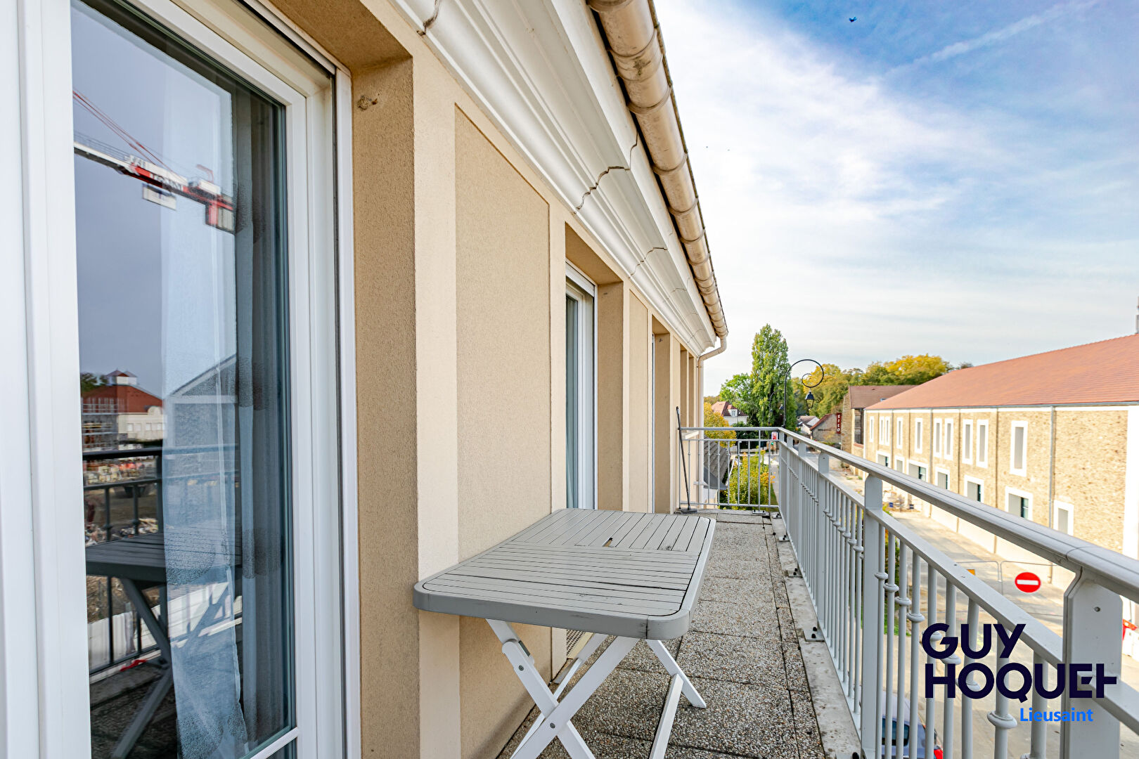 À vendre : Appartement F2 + BUREAU !!  GARAGE et BALCON !!  TRES BON ETAT !!