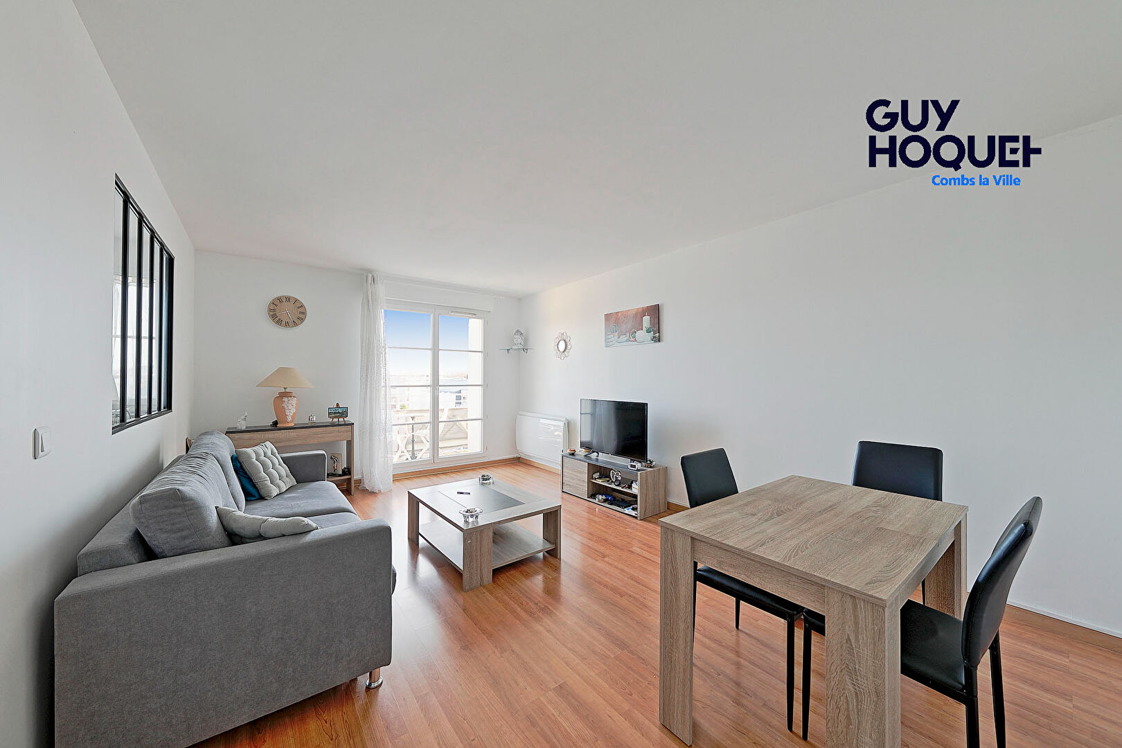 Appartement Combs La Ville 2 pièce(s), dernier étage - Balcon - Cave.