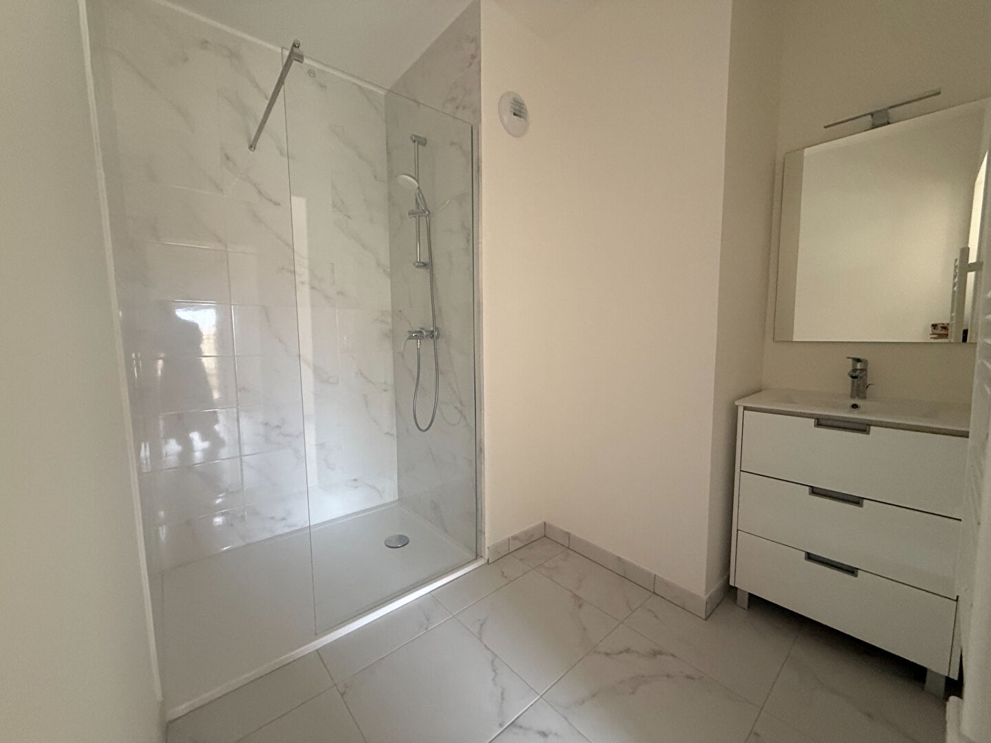 Appartement Saint Pierre Du Perray 2 pièce(s)  46.80 m2