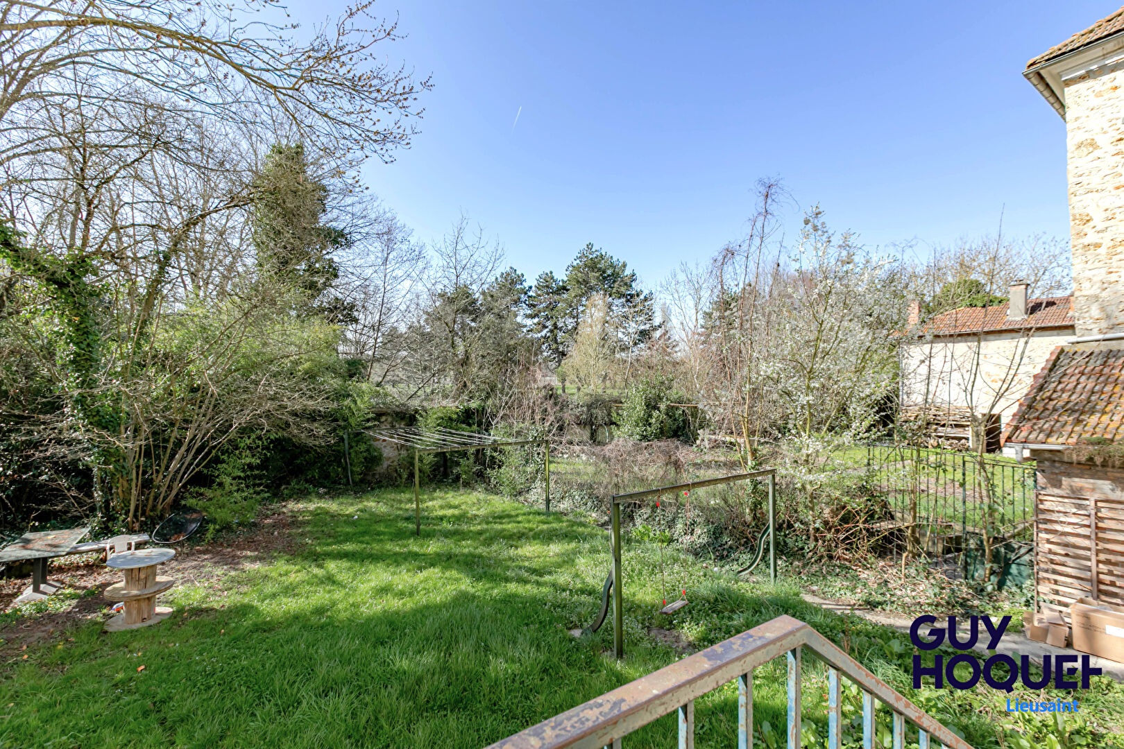 Appartement 2 pièces entièrement rénové avec grenier et cave à Corbeil Essonnes