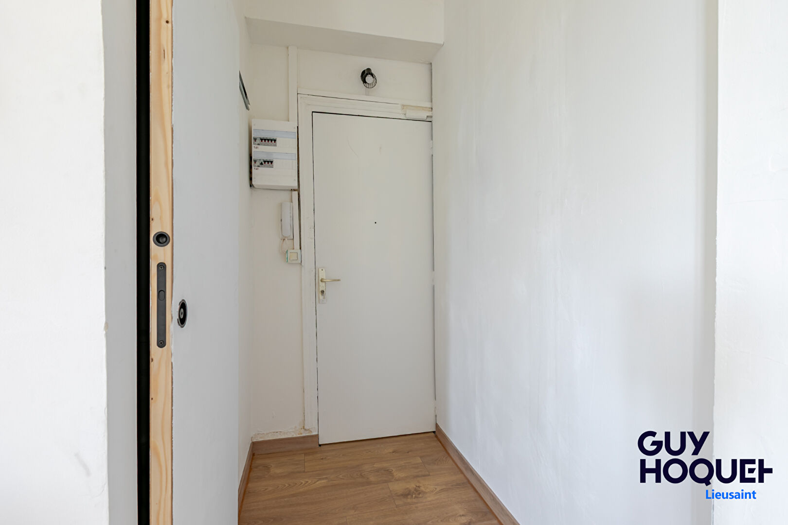 Appartement 2 pièces entièrement rénové avec grenier et cave à Corbeil Essonnes