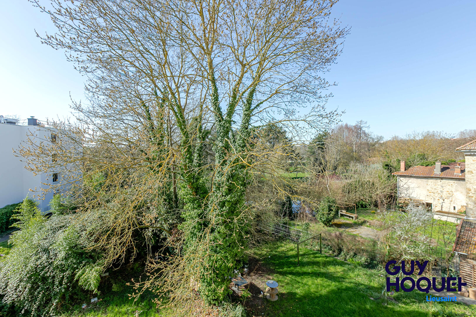 Appartement 2 pièces entièrement rénové avec grenier et cave à Corbeil Essonnes
