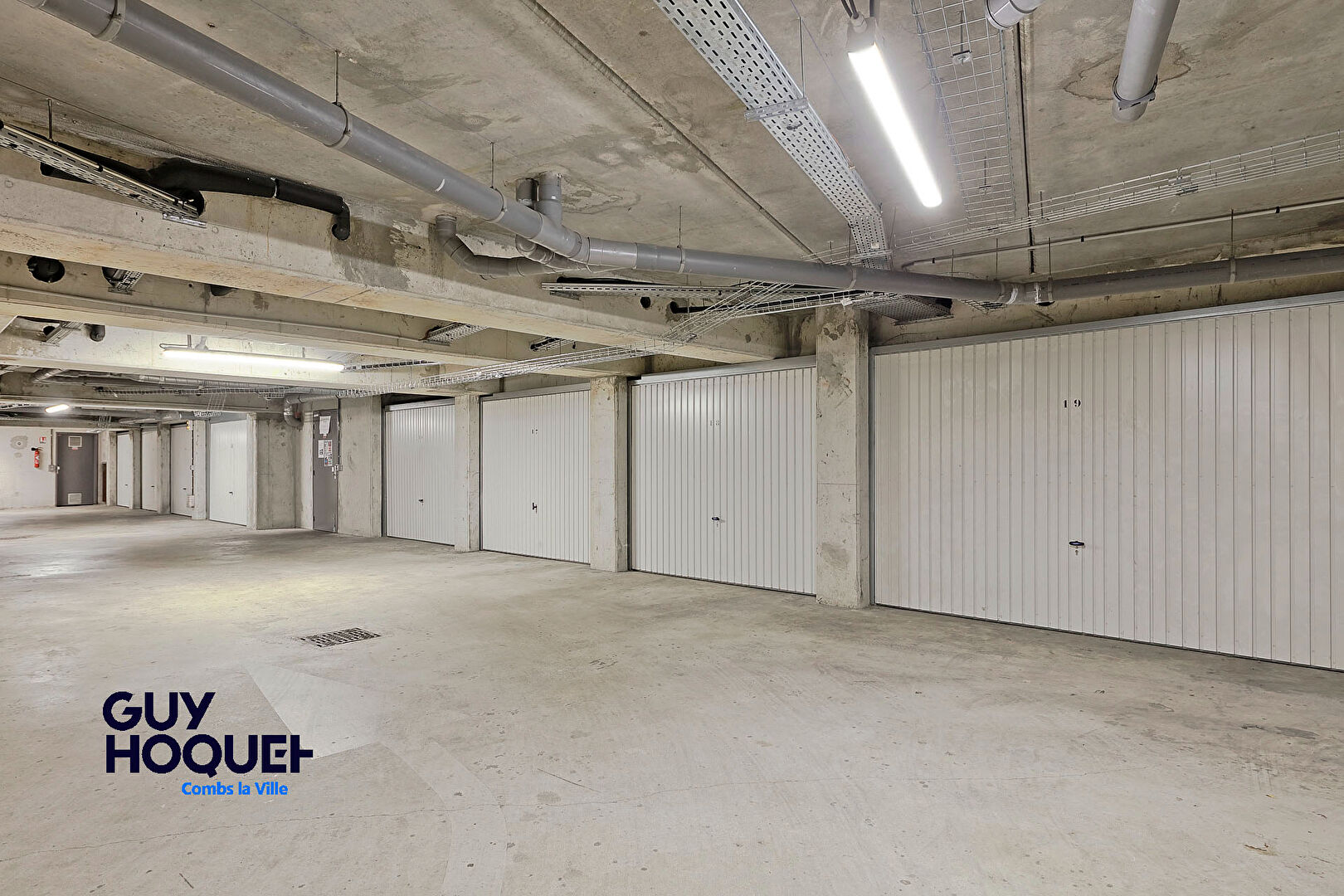 À vendre : Appartement 2 pièces à COMBS LA VILLE avec terrasse et  garage fermé