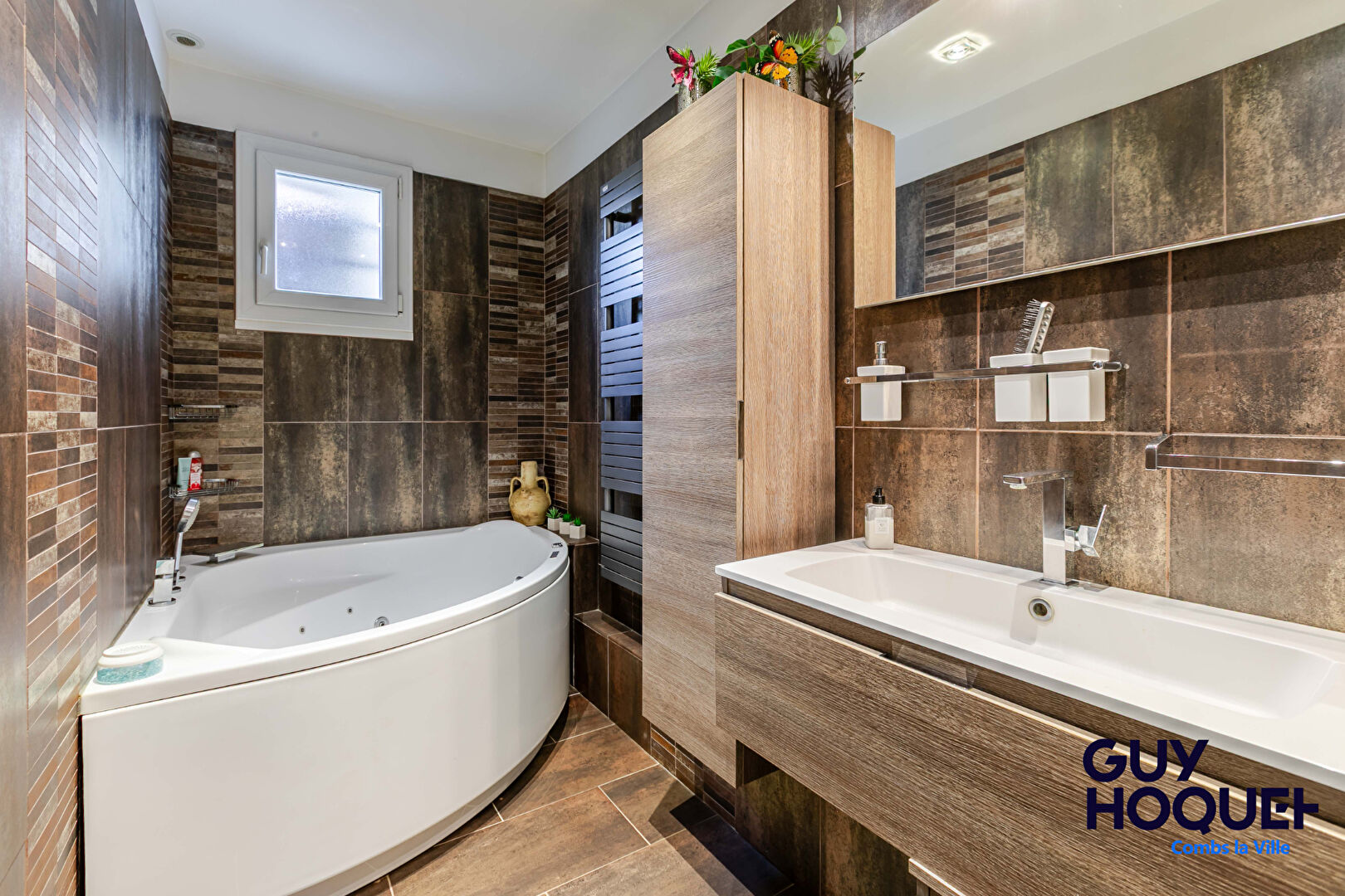 Maison à vendre à Combs-la-Ville - chambre + salle de bains de plain-pied