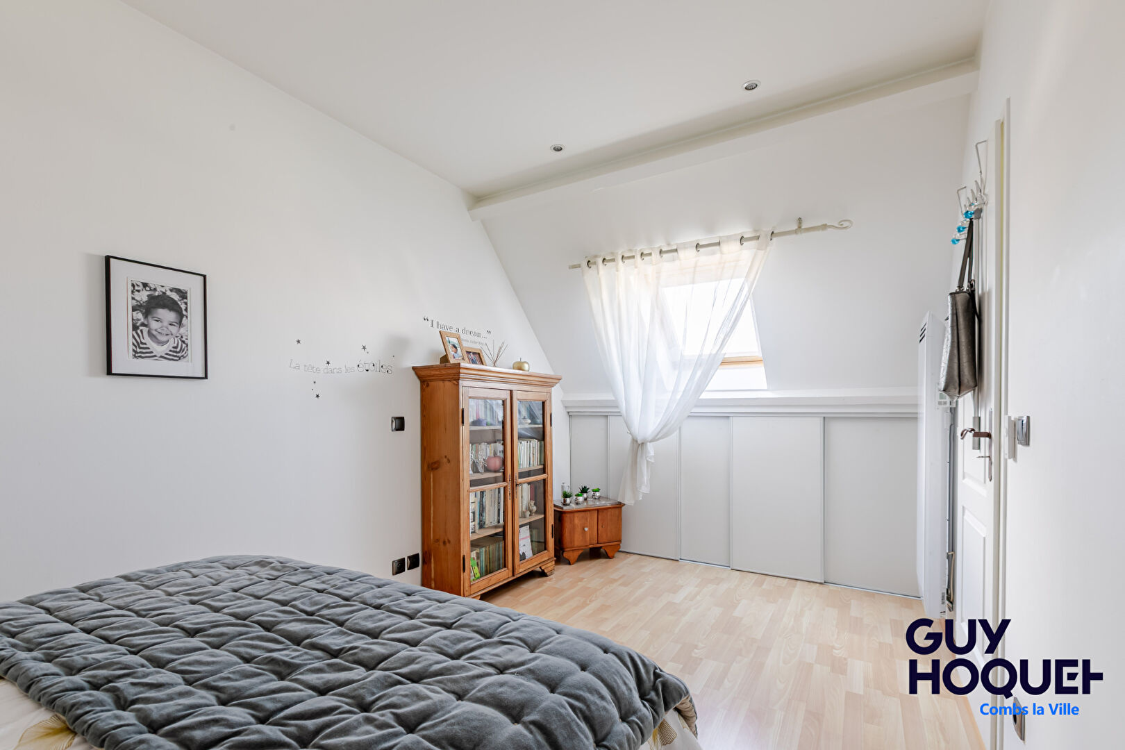 Maison à vendre à Combs-la-Ville - chambre + salle de bains de plain-pied