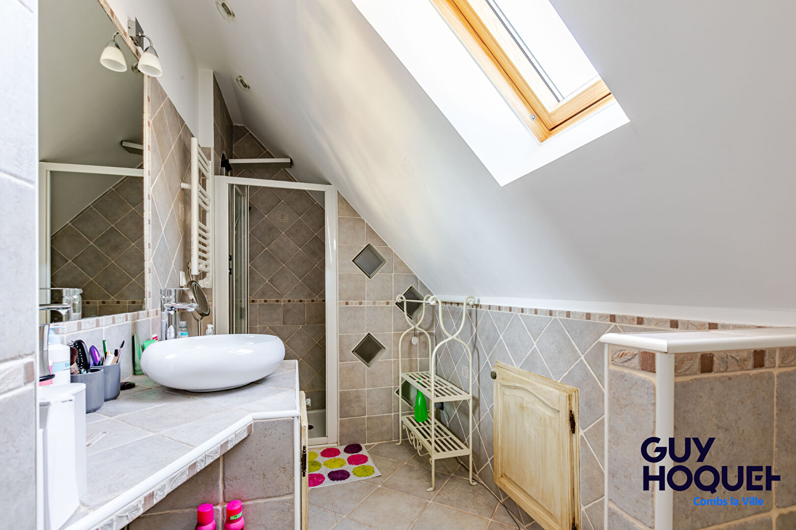 Maison à vendre à Combs-la-Ville - chambre + salle de bains de plain-pied