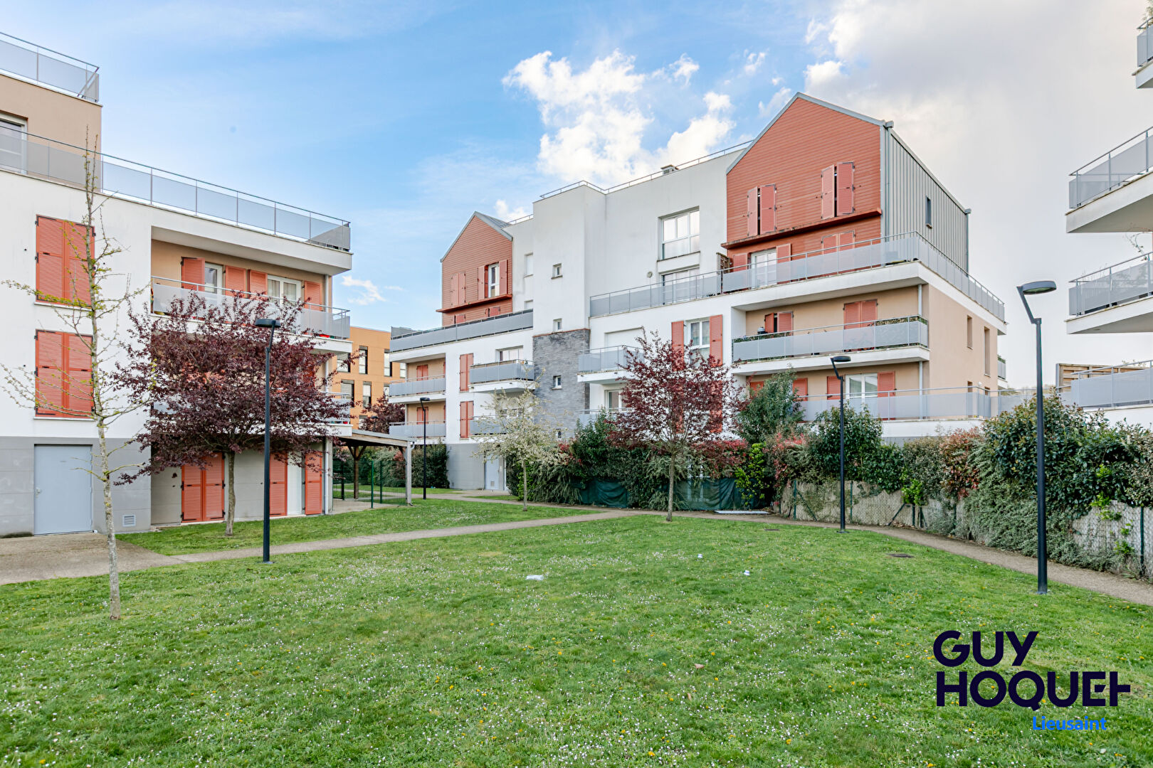 Appartement 3 pièces à Lieusaint  avec terrasse, jardin et deux places de parking en sous-sol !