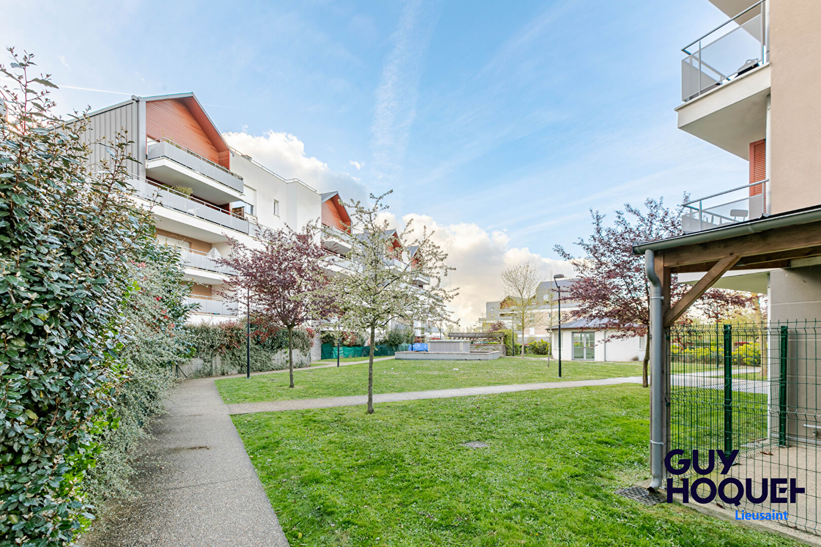 Appartement 3 pièces à Lieusaint  avec terrasse, jardin et deux places de parking en sous-sol !