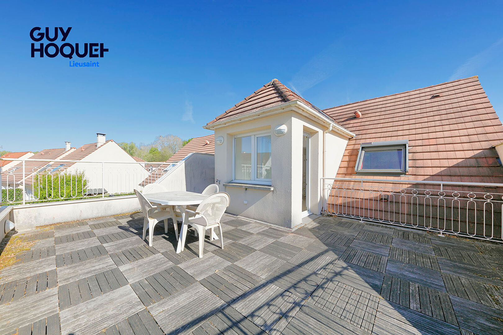 Maison  135 m² à vendre à Lieusaint - 6 pièces, 4 chambres dont une au RDC !