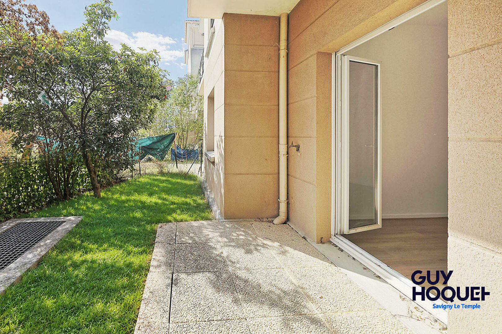 À vendre - Appartement 3 pièces rénové avec terrasse et jardin à Savigny-le-Temple