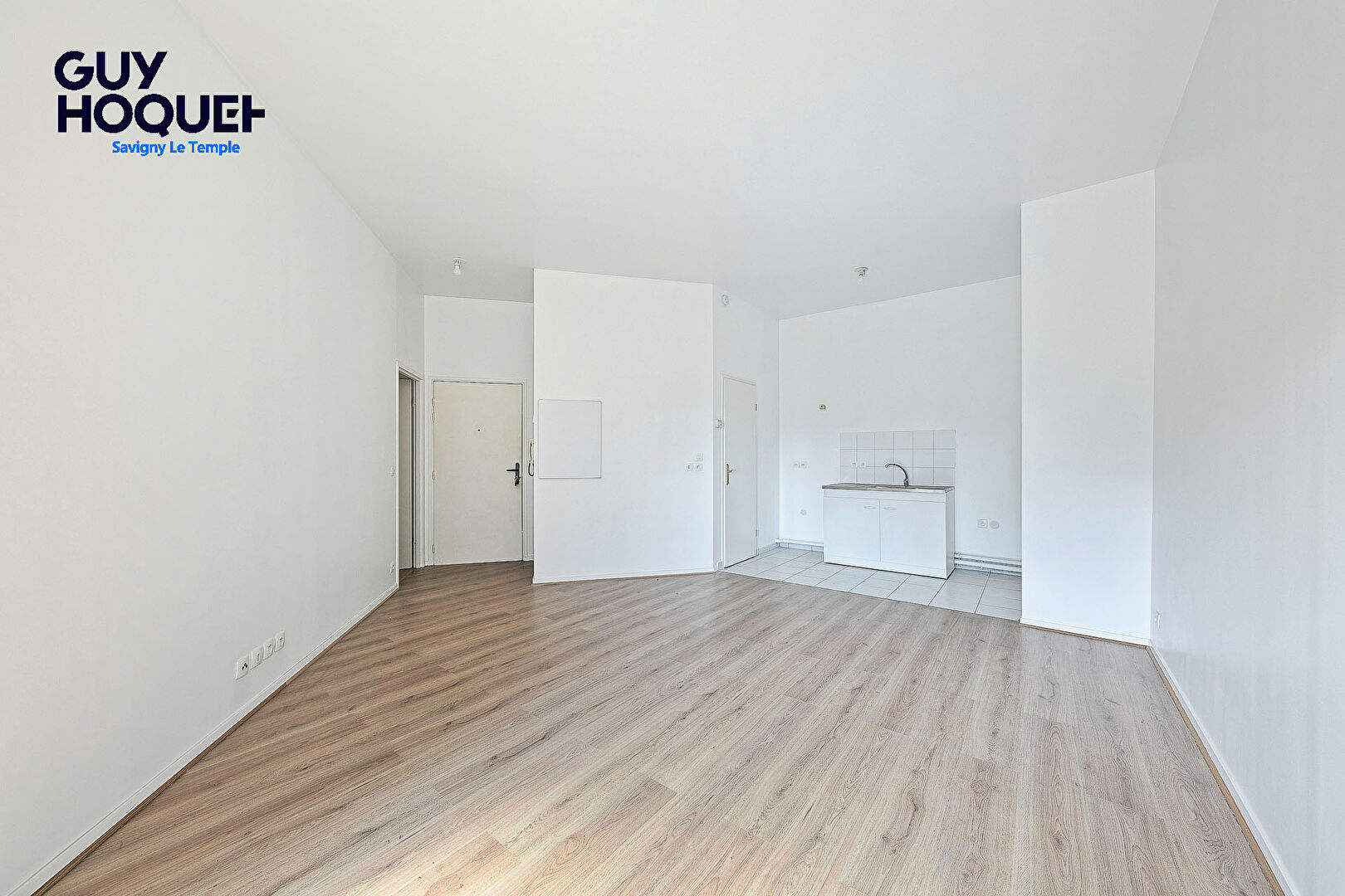 À vendre - Appartement 3 pièces rénové avec terrasse et jardin à Savigny-le-Temple