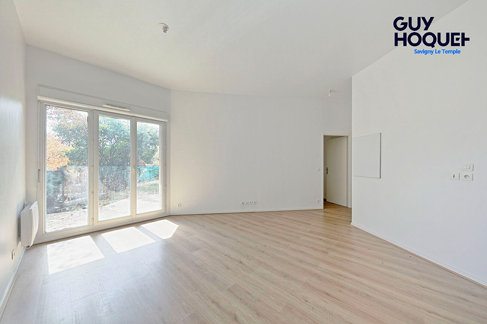 À vendre - Appartement 3 pièces rénové avec terrasse et jardin à Savigny-le-Temple