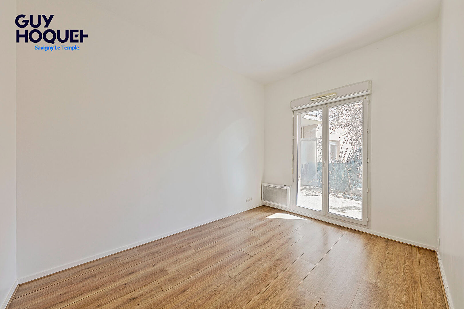 À vendre - Appartement 3 pièces rénové avec terrasse et jardin à Savigny-le-Temple