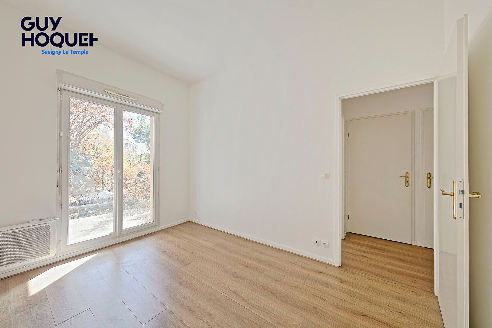 À vendre - Appartement 3 pièces rénové avec terrasse et jardin à Savigny-le-Temple
