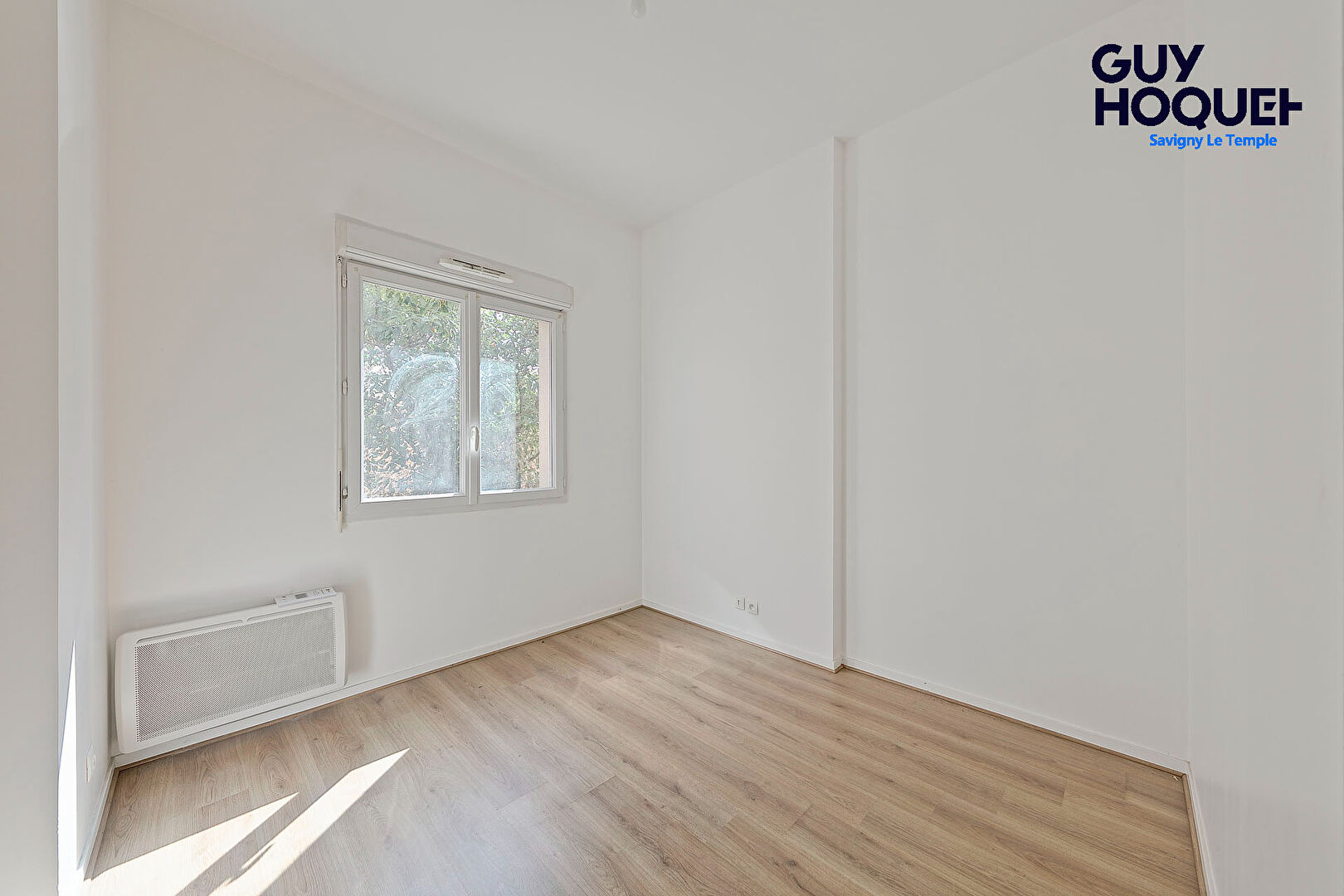 À vendre - Appartement 3 pièces rénové avec terrasse et jardin à Savigny-le-Temple