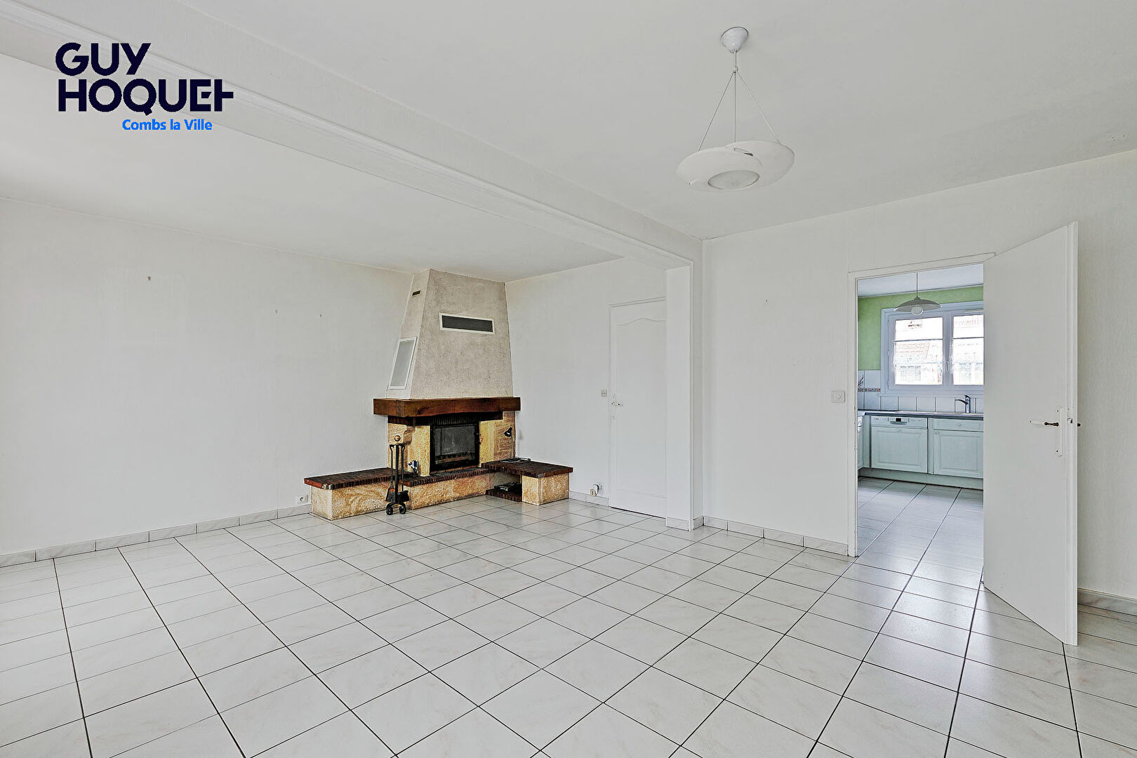 Maison 8 pièces à vendre à Combs-la-Ville -  6 chambres