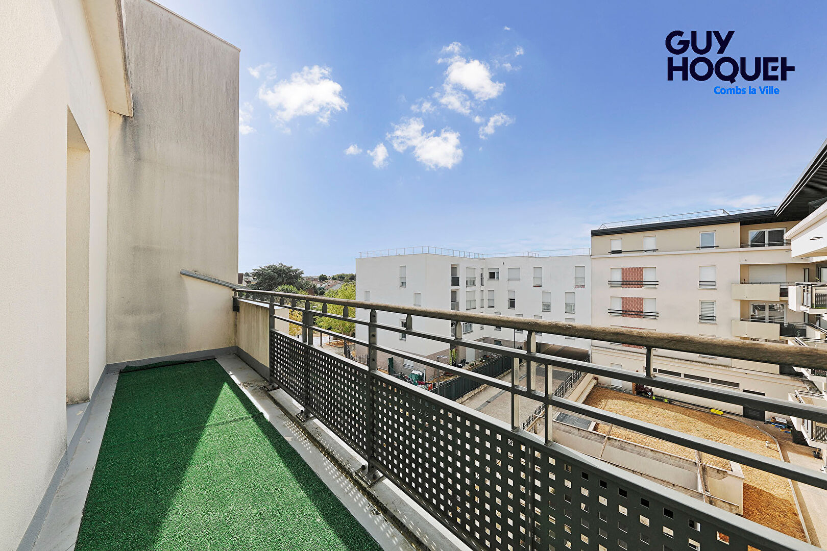 Appartement Combs La Ville 2 pièces avec terrasse