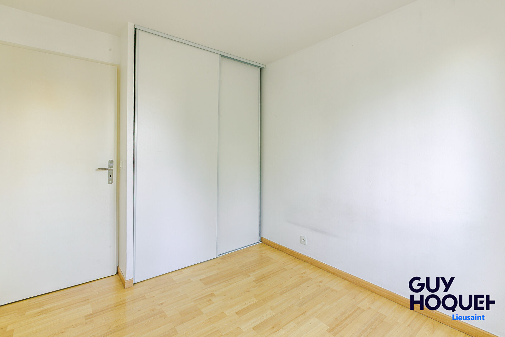 Appartement 3 pièces de 56 m² , terrasse, box et place de parking à vendre à LIEUSAINT (77127).