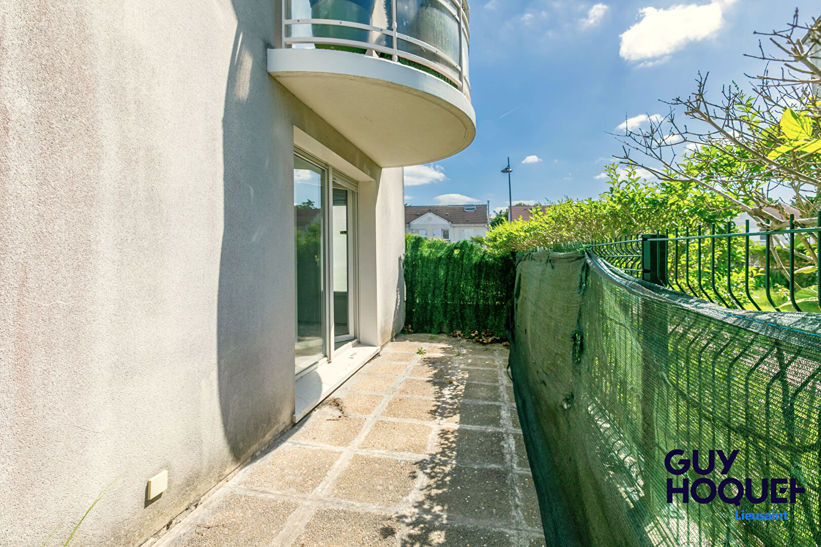 Appartement 3 pièces de 56 m² , terrasse, box et place de parking à vendre à LIEUSAINT (77127).