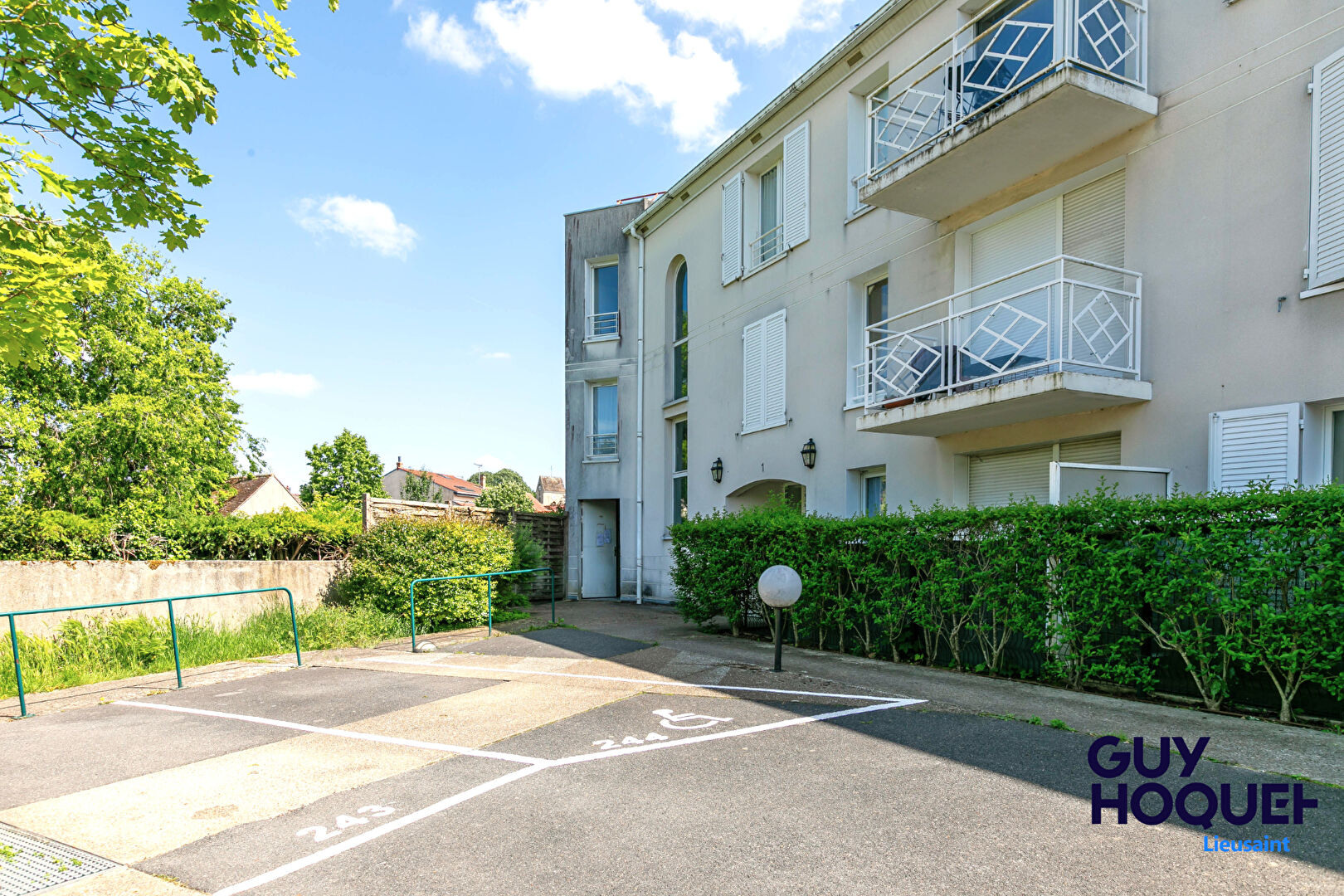Appartement 3 pièces de 56 m² , terrasse, box et place de parking à vendre à LIEUSAINT (77127).
