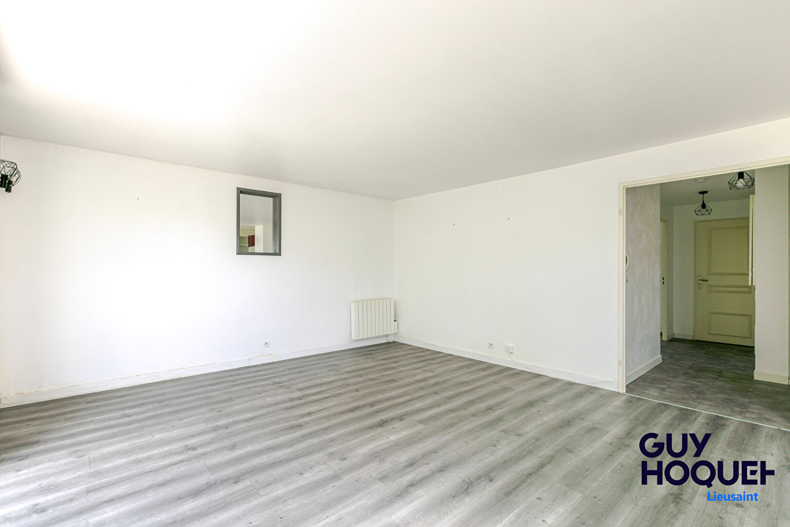 Appartement 3 pièces de 56 m² , terrasse, box et place de parking à vendre à LIEUSAINT (77127).