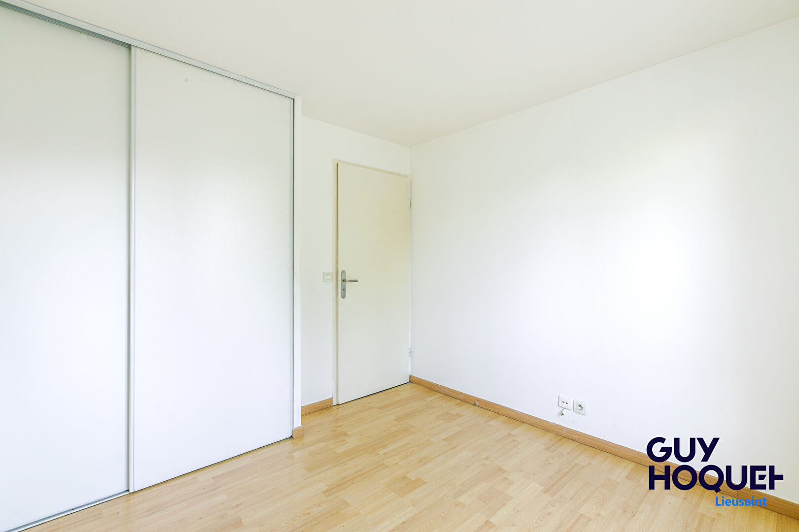 Appartement 3 pièces de 56 m² , terrasse, box et place de parking à vendre à LIEUSAINT (77127).