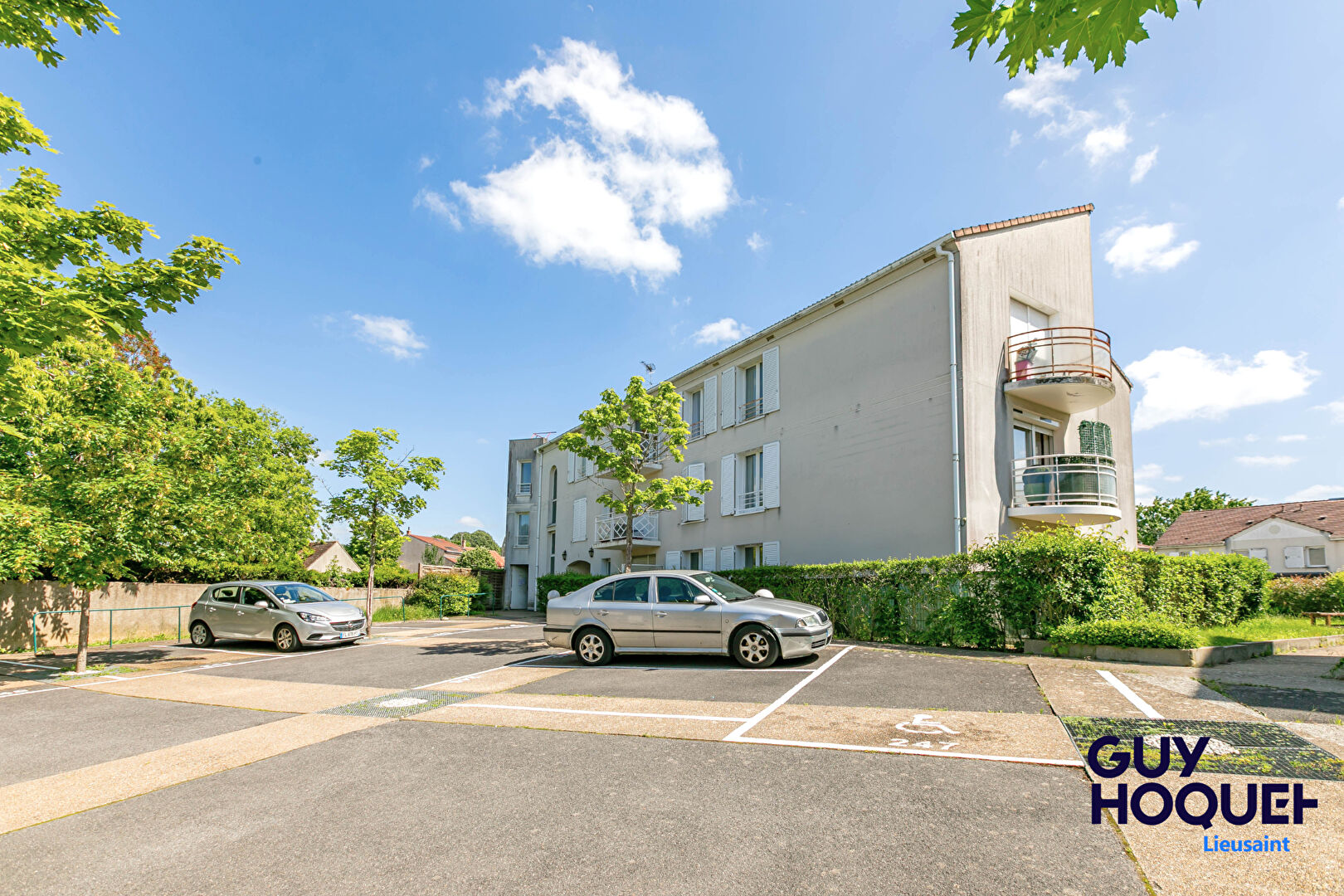 Appartement 3 pièces de 56 m² , terrasse, box et place de parking à vendre à LIEUSAINT (77127).