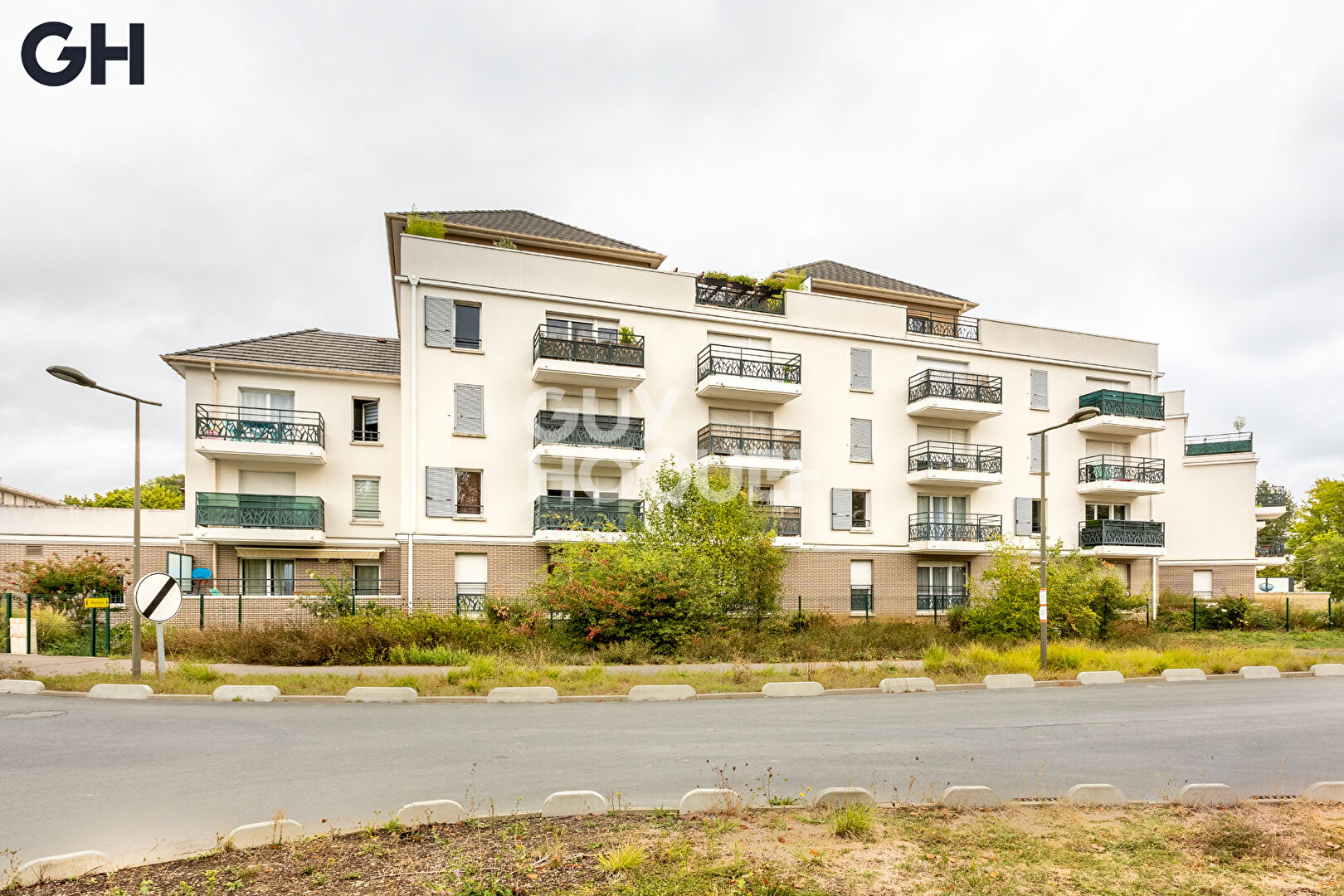 SAVIGNY LE TEMPLE : appartement T2  avec terrasse 