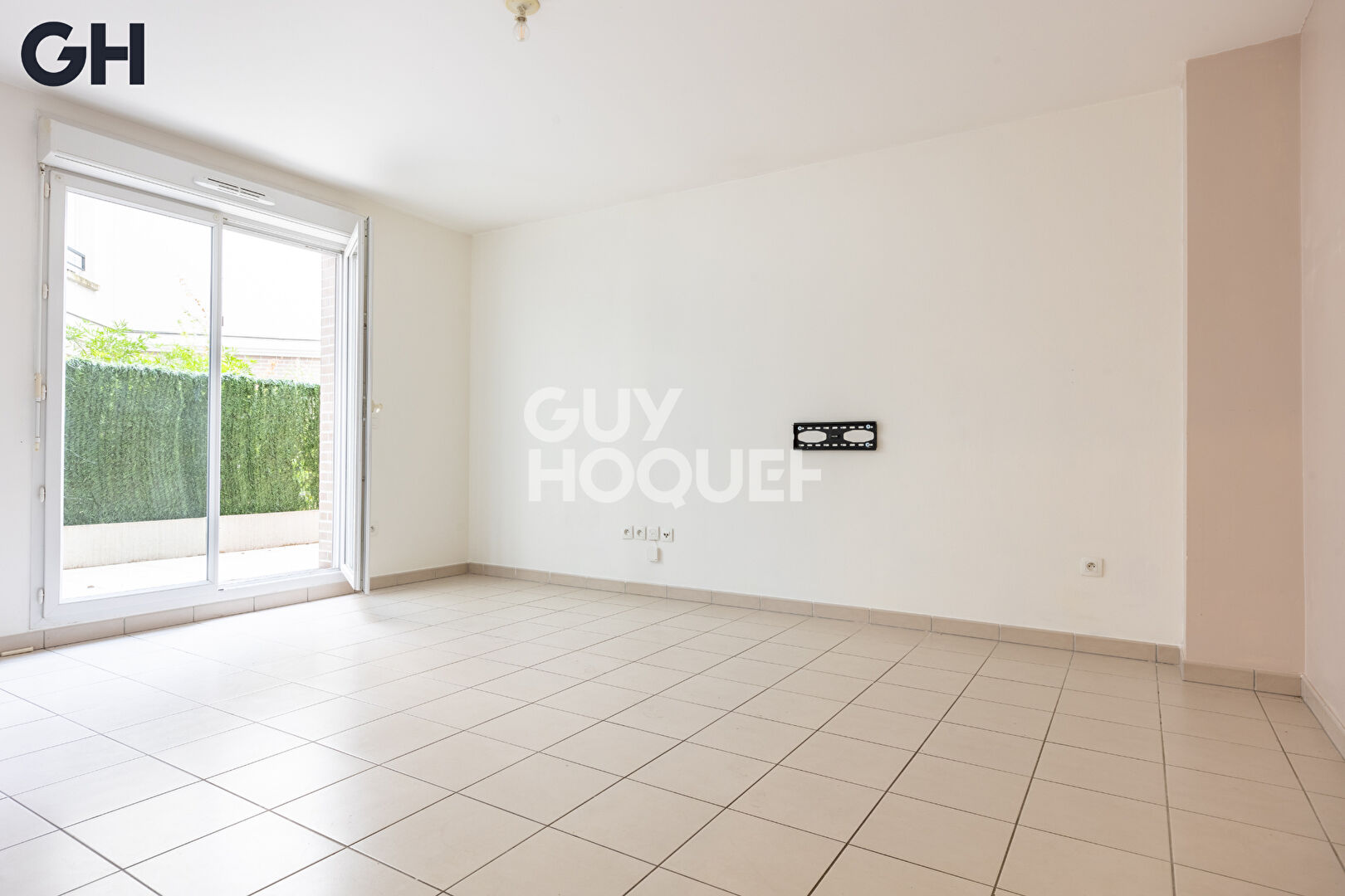 SAVIGNY LE TEMPLE : appartement T2  avec terrasse