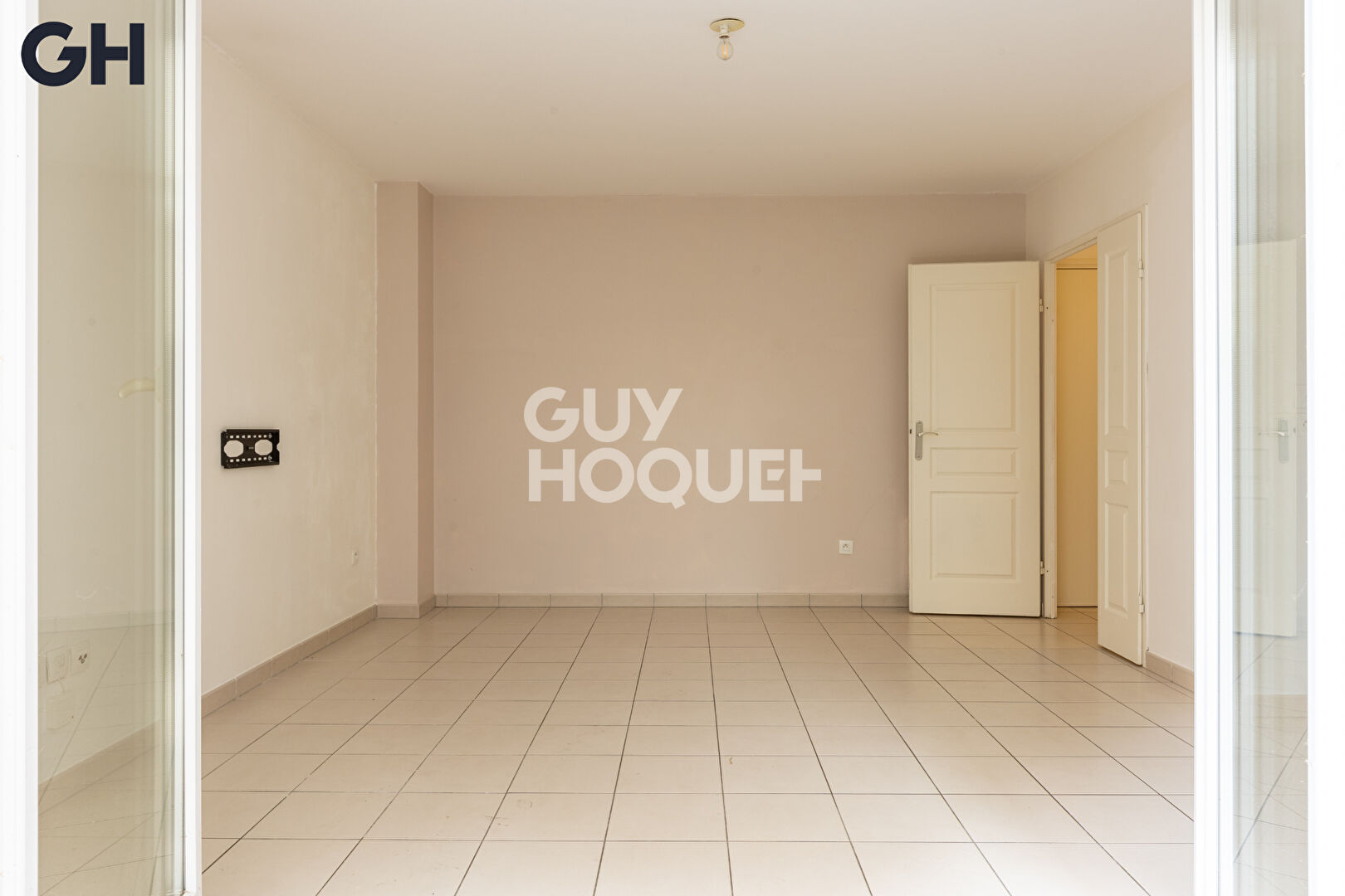 SAVIGNY LE TEMPLE : appartement T2  avec terrasse