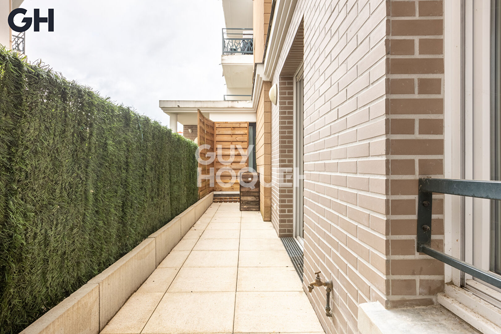 SAVIGNY LE TEMPLE : appartement T2  avec terrasse