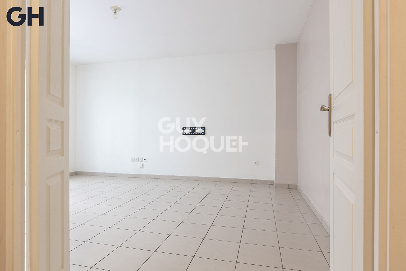 SAVIGNY LE TEMPLE : appartement T2  avec terrasse