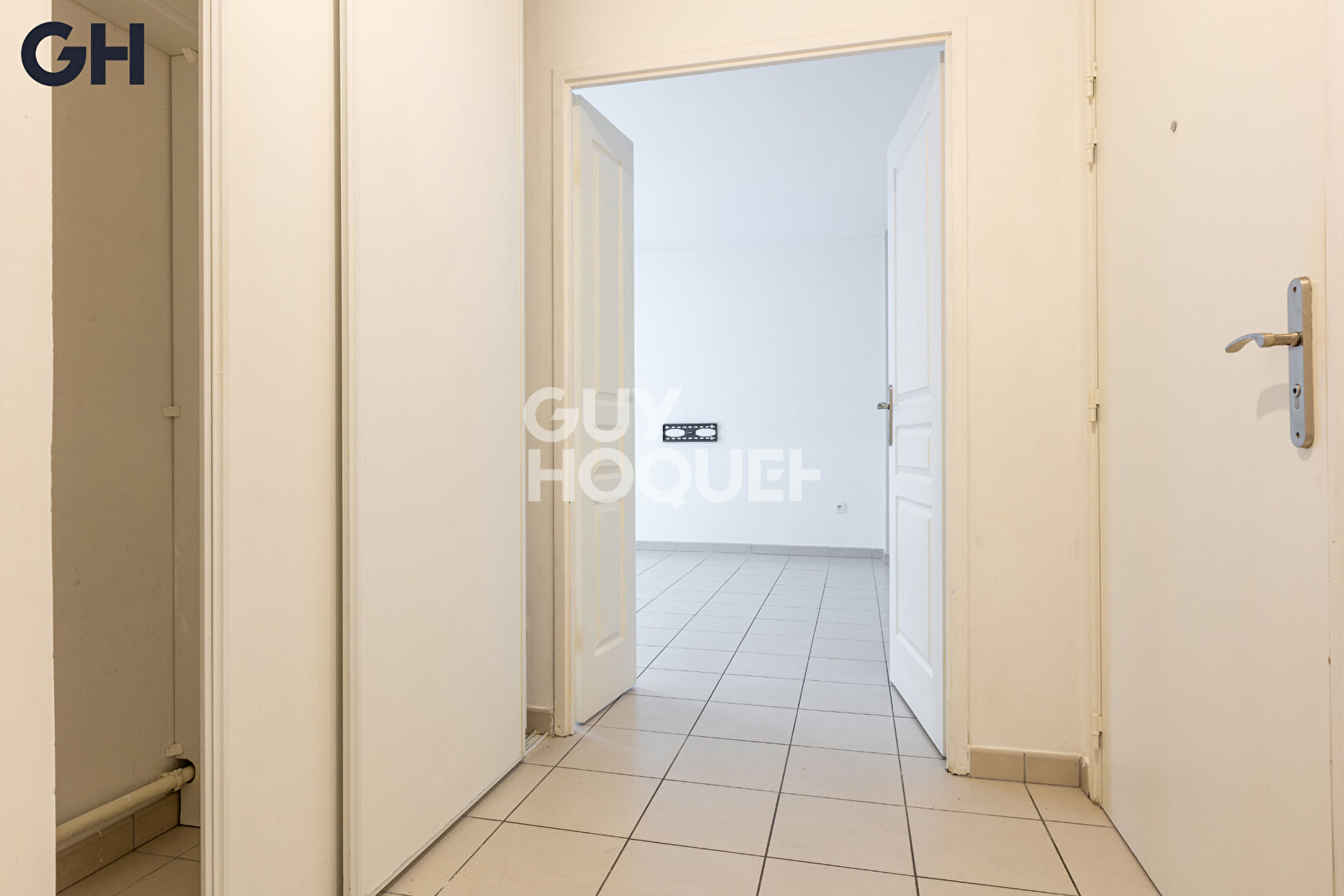 SAVIGNY LE TEMPLE : appartement T2  avec terrasse