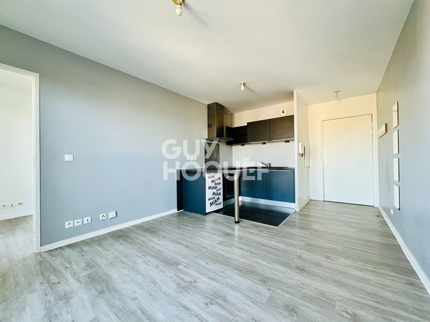 À vendre : Appartement F2 à Combs-la-Ville - Terrasse - Dernier étage - Ascenseur