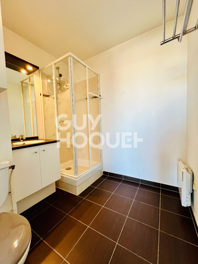 À vendre : Appartement F2 à Combs-la-Ville - Terrasse - Dernier étage - Ascenseur