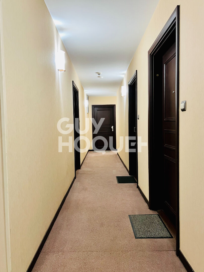 À vendre : Appartement F2 à Combs-la-Ville - Terrasse - Dernier étage - Ascenseur