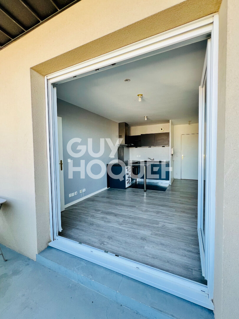 À vendre : Appartement F2 à Combs-la-Ville - Terrasse - Dernier étage - Ascenseur