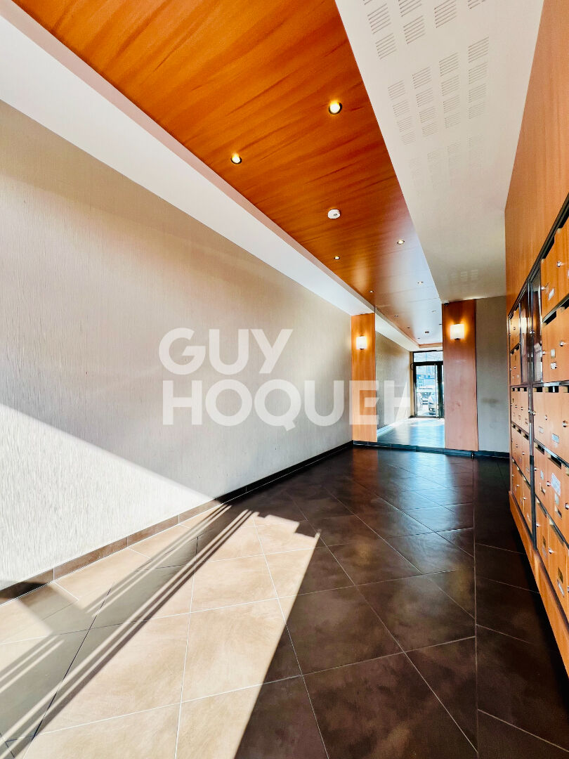 À vendre : Appartement F2 à Combs-la-Ville - Terrasse - Dernier étage - Ascenseur