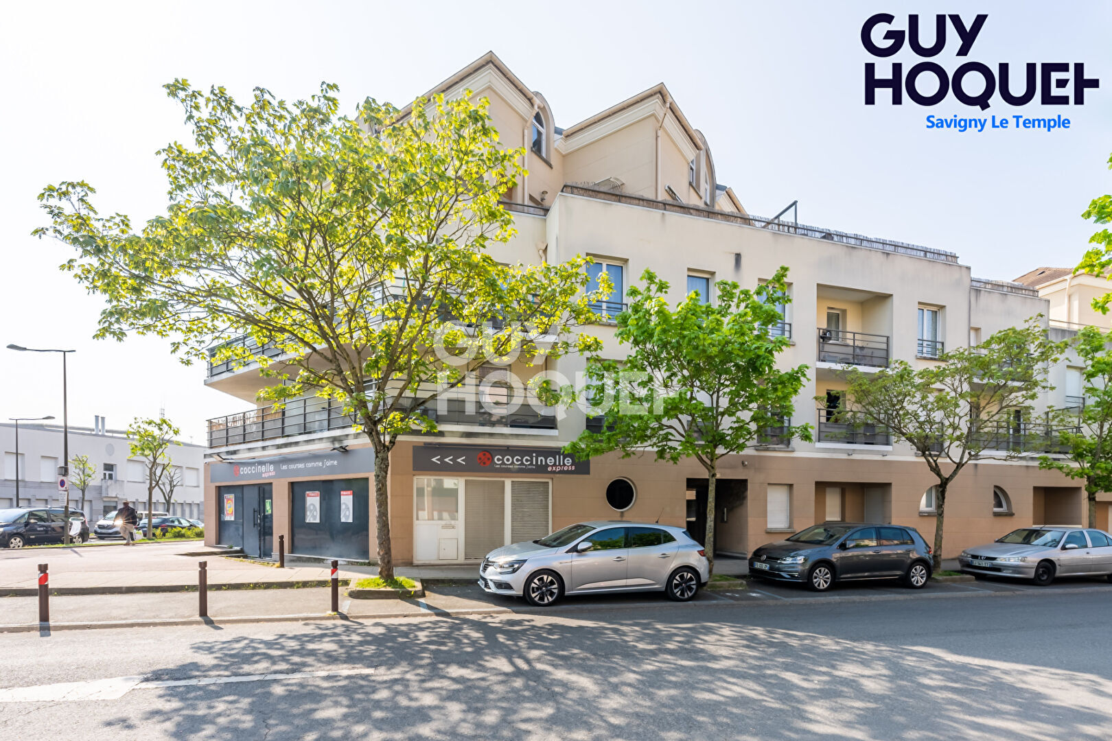 4 Places de parking  proche gare Savigny Le Temple