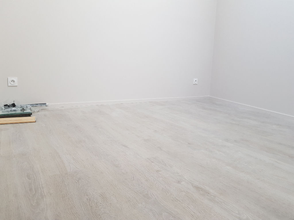 Maison de ville avec cour - centre de MIRIBEL