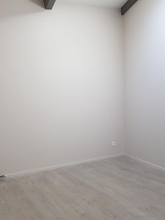 Maison de ville avec cour - centre de MIRIBEL