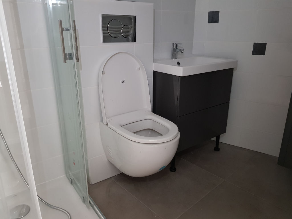 Maison de ville avec cour - centre de MIRIBEL