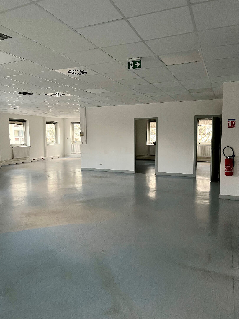 Local professionnel  spacieux à louer - Centre de Rillieux-la-Pape