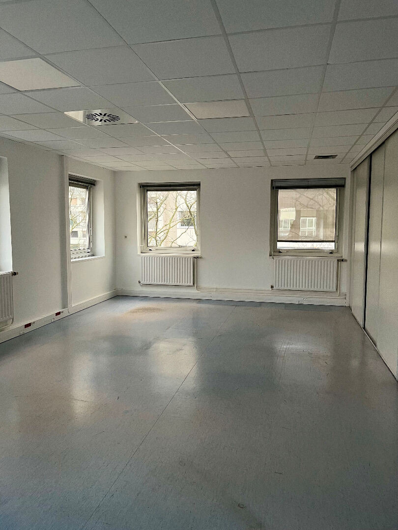 Local professionnel  spacieux à louer - Centre de Rillieux-la-Pape