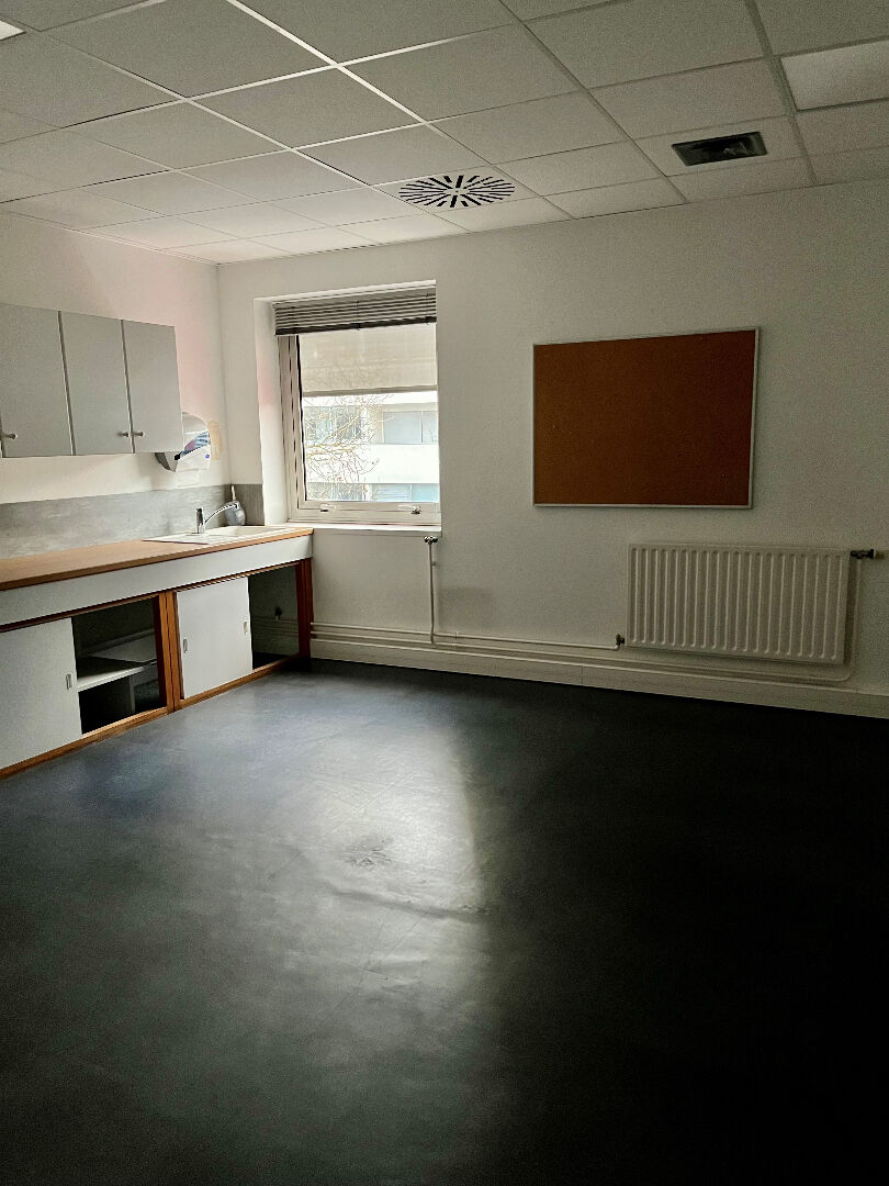 Local professionnel  spacieux à louer - Centre de Rillieux-la-Pape